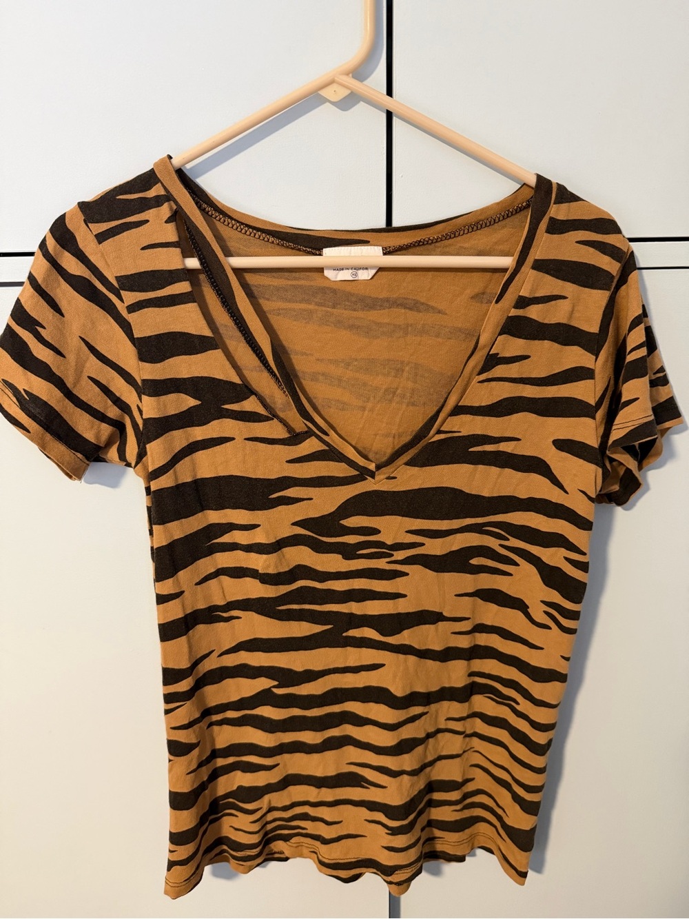 Women's V-Neck Tiger Stripe Short Sleeve Top — Tan/Black